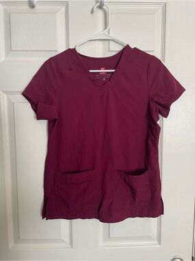 Natural Uniforms Women's V-Neck Scrub Top in Burgundy